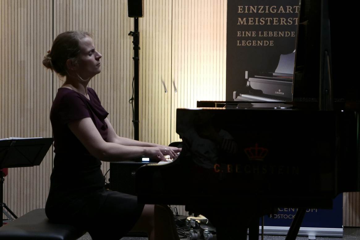 Janka Simowitsch spielt Couperins »Pieces de Clavecin«