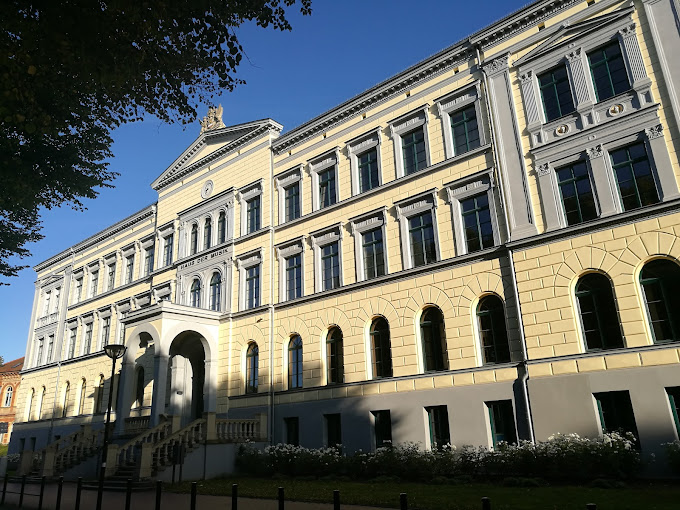 Kleine Klavierbauer